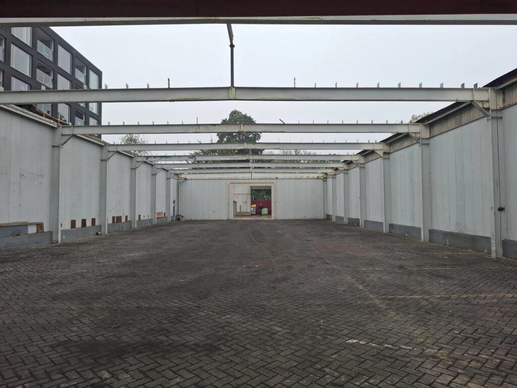 Constructie van een nieuwe bedrijfsloods door JCVANKESSEL BOUW.