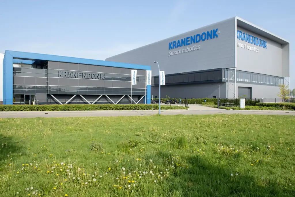 Modern kantoorgebouw van Kranendonk Bouwbedrijf in Nederland.