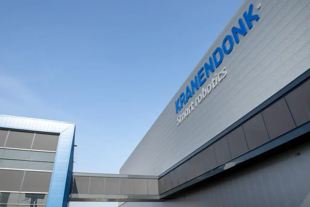 Kranendonk gebouw met logo voor bouw en robotica.